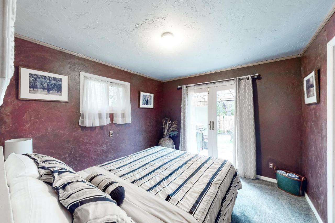 The Getaway Villa Tillicum Beach Buitenkant foto