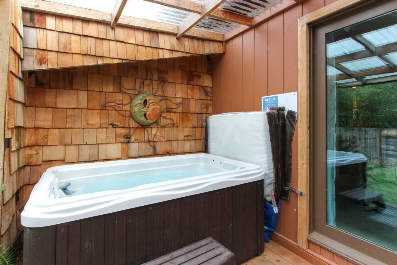 The Getaway Villa Tillicum Beach Buitenkant foto